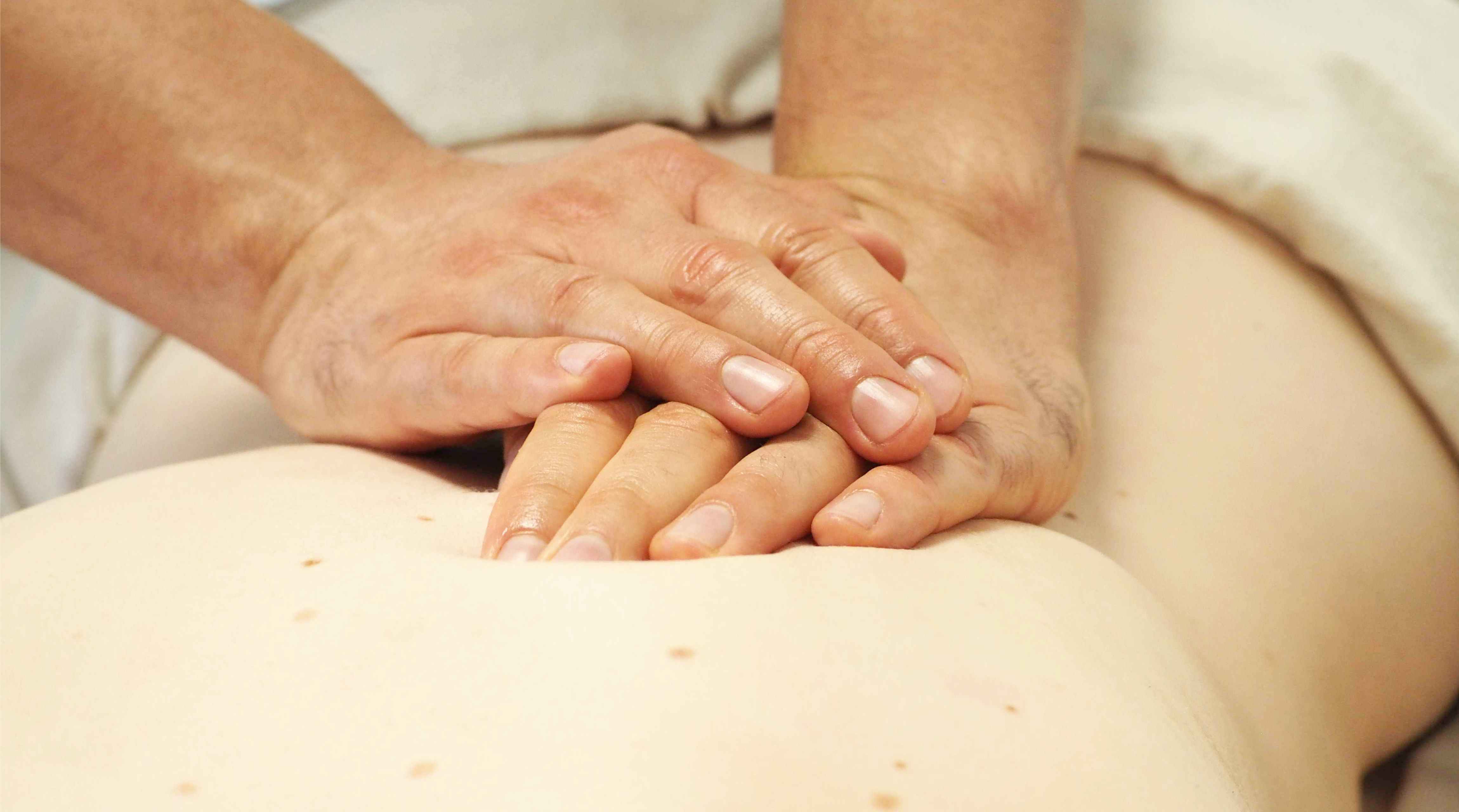 Ganzheitliche Massage Alexander Wehrli Rückenmassage